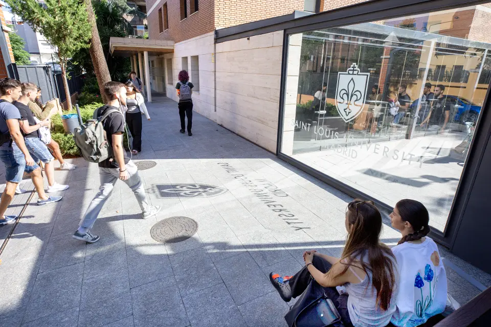 Students entering San Ignacio Hall
