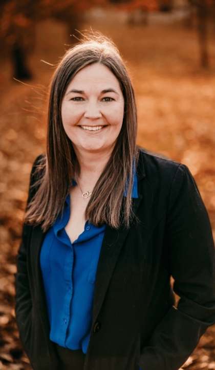 Cara Wallace headshot