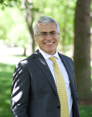 Sahin Ozdemir headshot